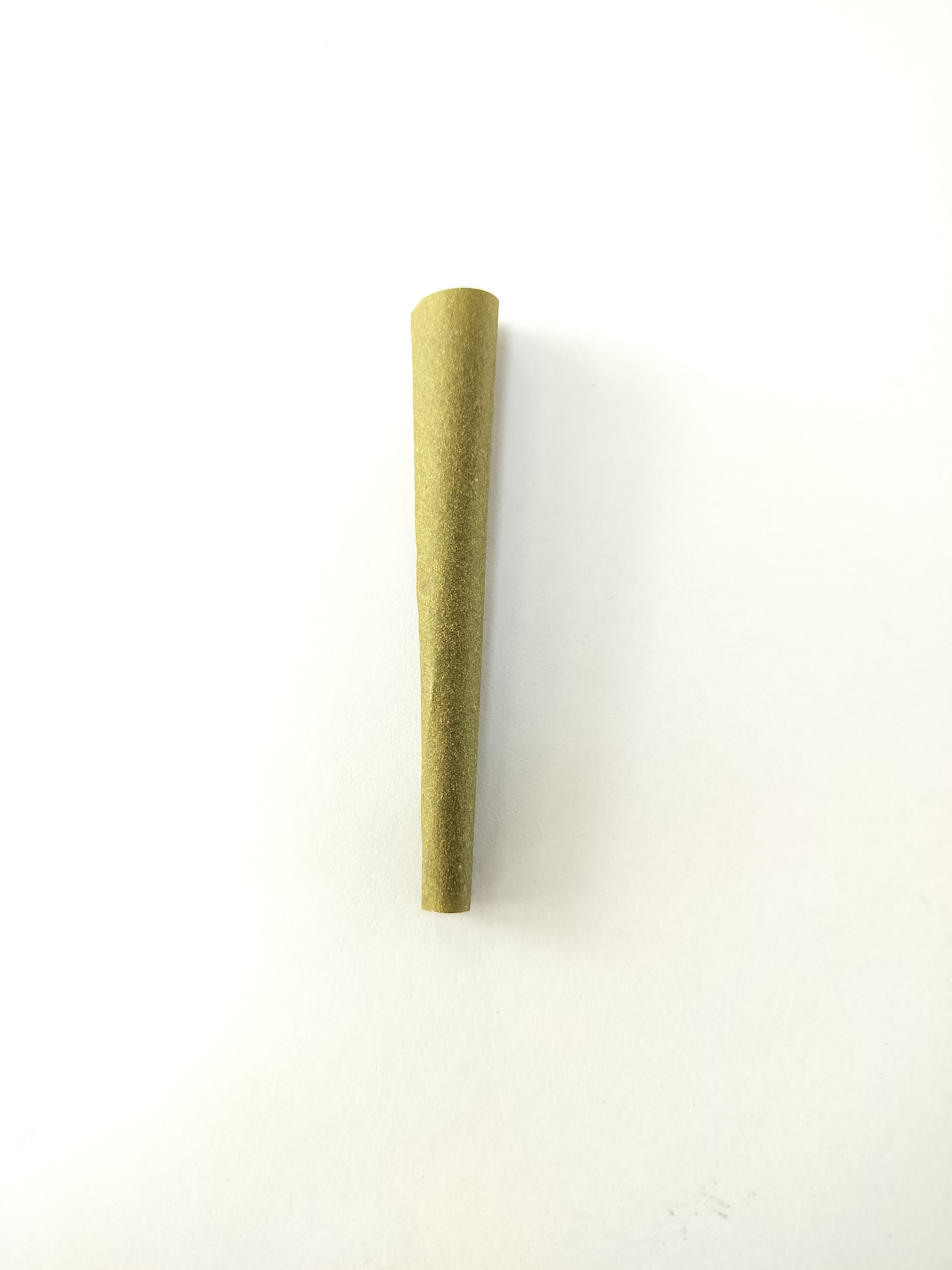 84 mm Green Hemp Blunt Pre-Rolled Cones w/ 26 mm Conical Wooden Tip -  [250 Cones per Box]